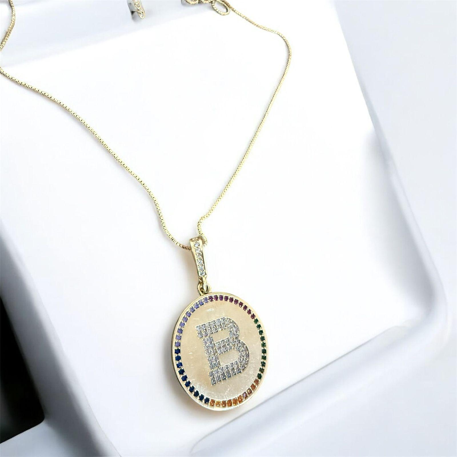 Colar B Signature Descrição: Design marcante e elegante, ideal para presentear ou expressar identidade.