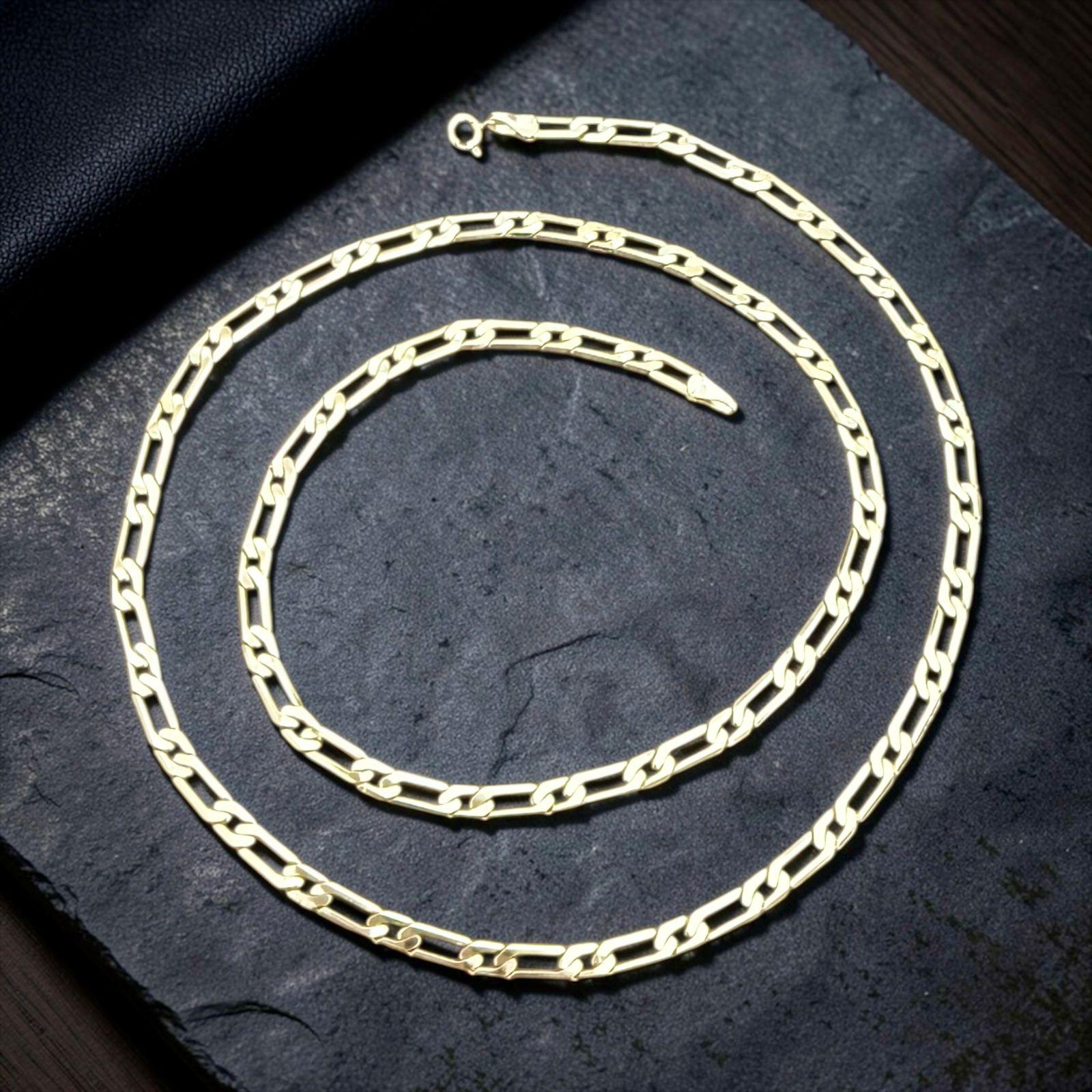 Corrente Elos Urban Masculina Descrição: Corrente com design de elos alongados e modernos, que transmite estilo e autenticidade. Com acabamento dourado sofisticado, é perfeita para homens que buscam um visual contemporâneo e marcante.