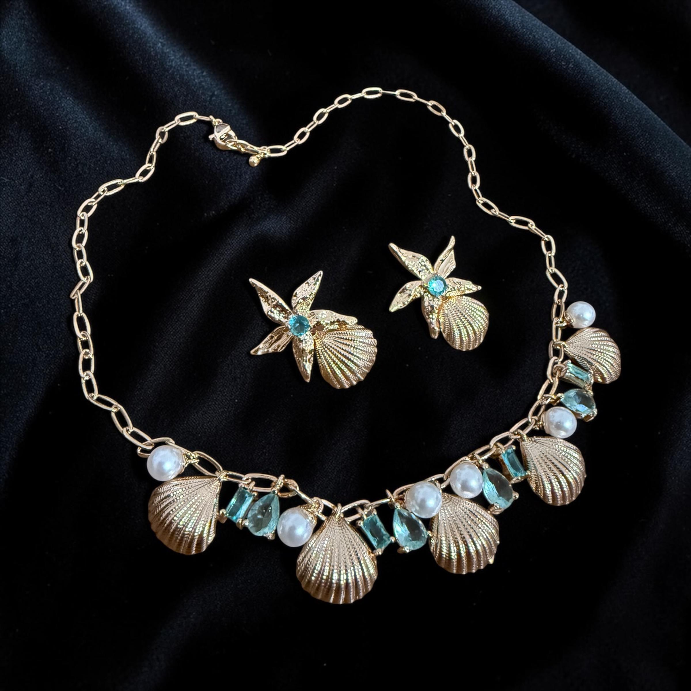 Brisa Oceânica - conjunto colar e brincos Descrição: Peça leve e sofisticada que traz a beleza natural do mar em um design elegante.
