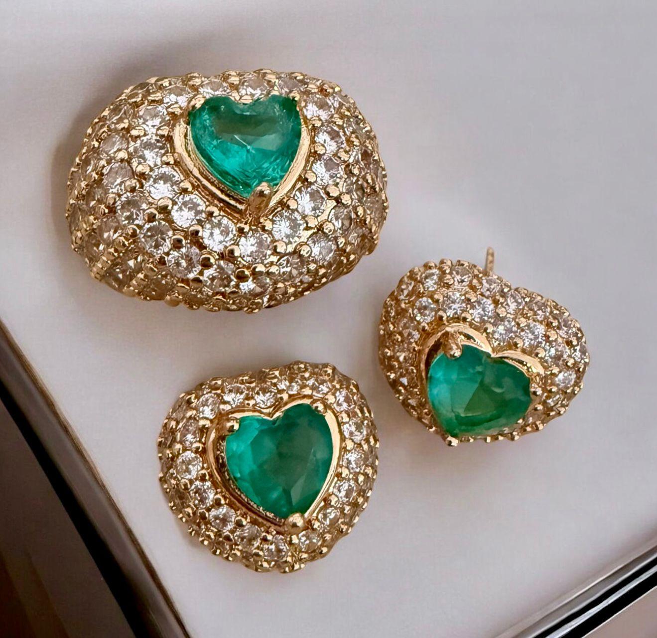 Conjunto Amor Imperial - anel aro 21 Descrição: Conjunto elegante de brinco e anel com design de coração, pedra verde em destaque e acabamento totalmente cravejado, ideal para composições sofisticadas e marcantes.