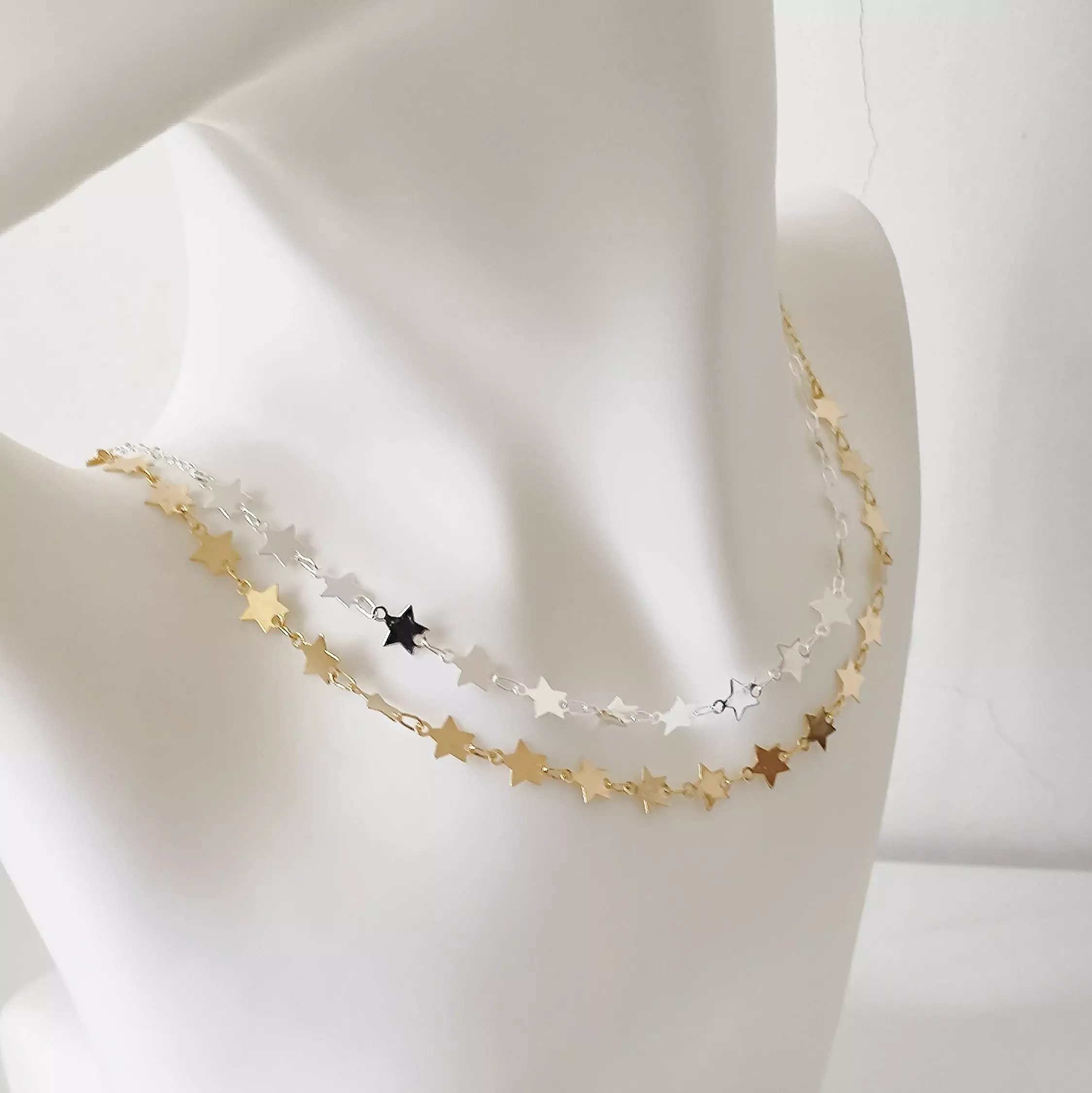 Choker Estrelinhas Descrição: Não há.