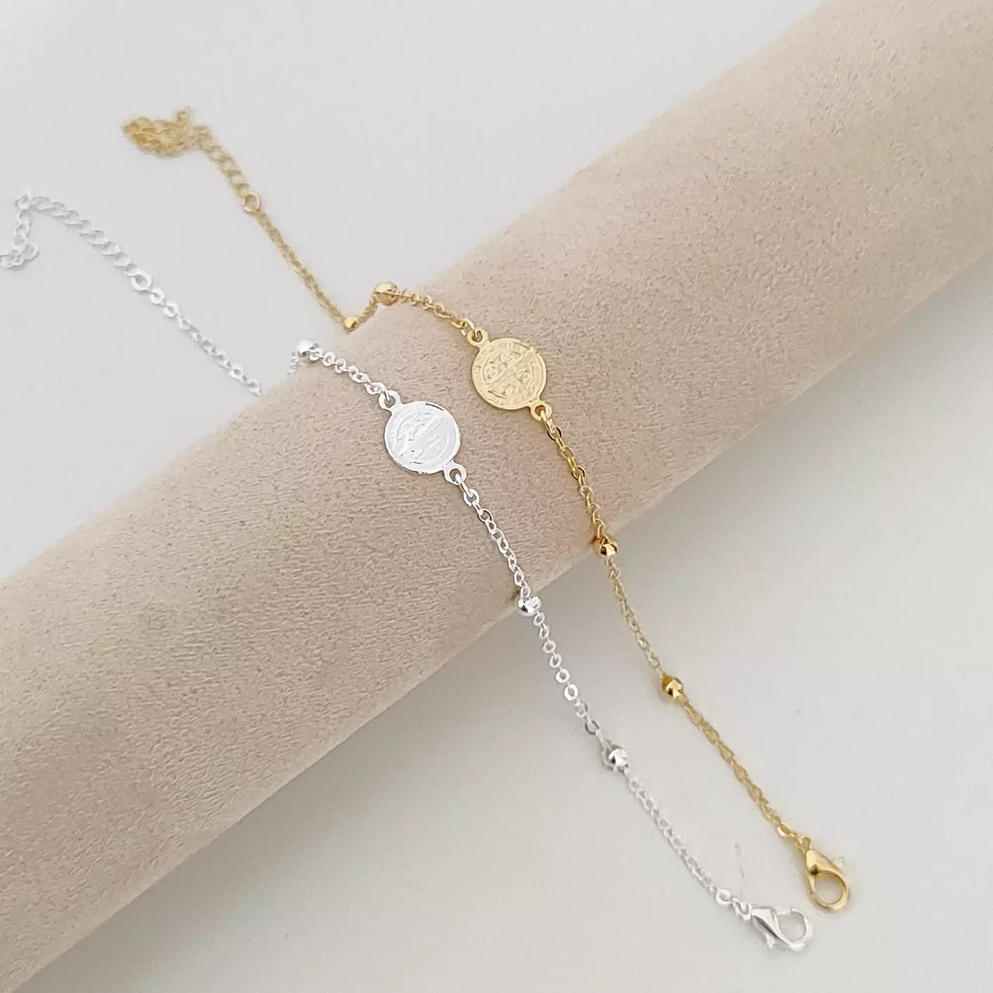 Pulseira Bolinha c/ Pingente Duplo São Bento Descrição: Não há.