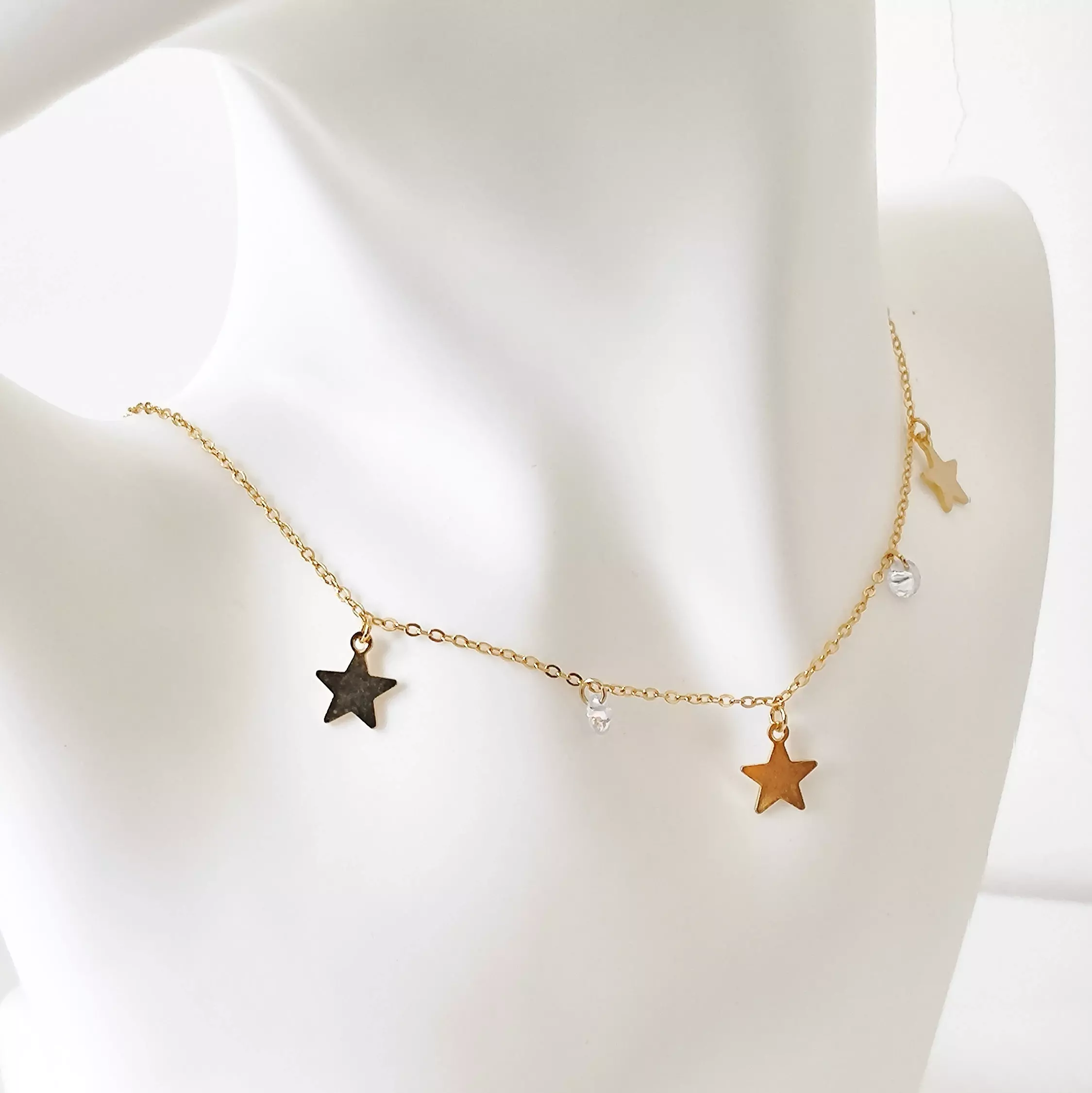 Choker c/ Pingente de Estrela e Ponto de Luz Descrição: Não há.
