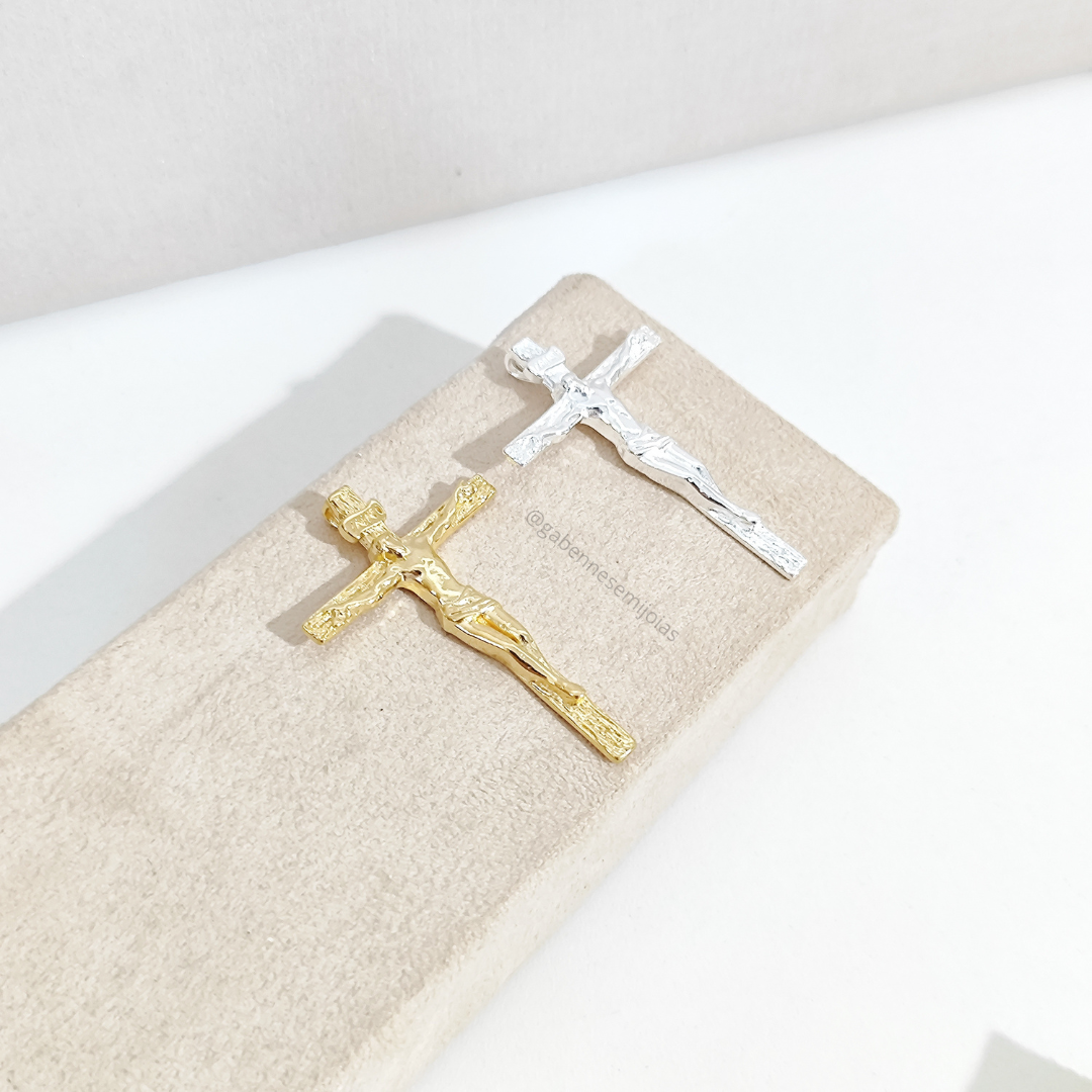 Pingente Crucifixo com Cristo Descrição: 44mm