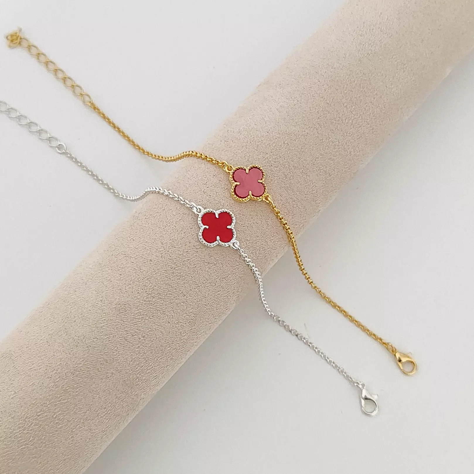 Pulseira Elo Português c/ Trevo Vermelha Descrição: Não há.