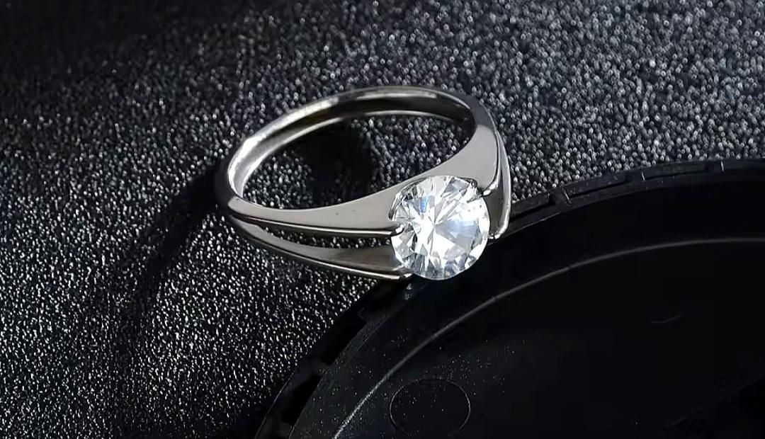 Anel modelo diamante  Descrição: Não há.