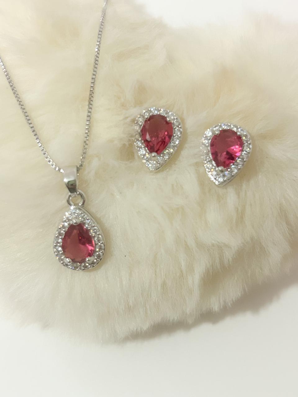 conjunto gota vermelha cravejada Descrição: Não há.